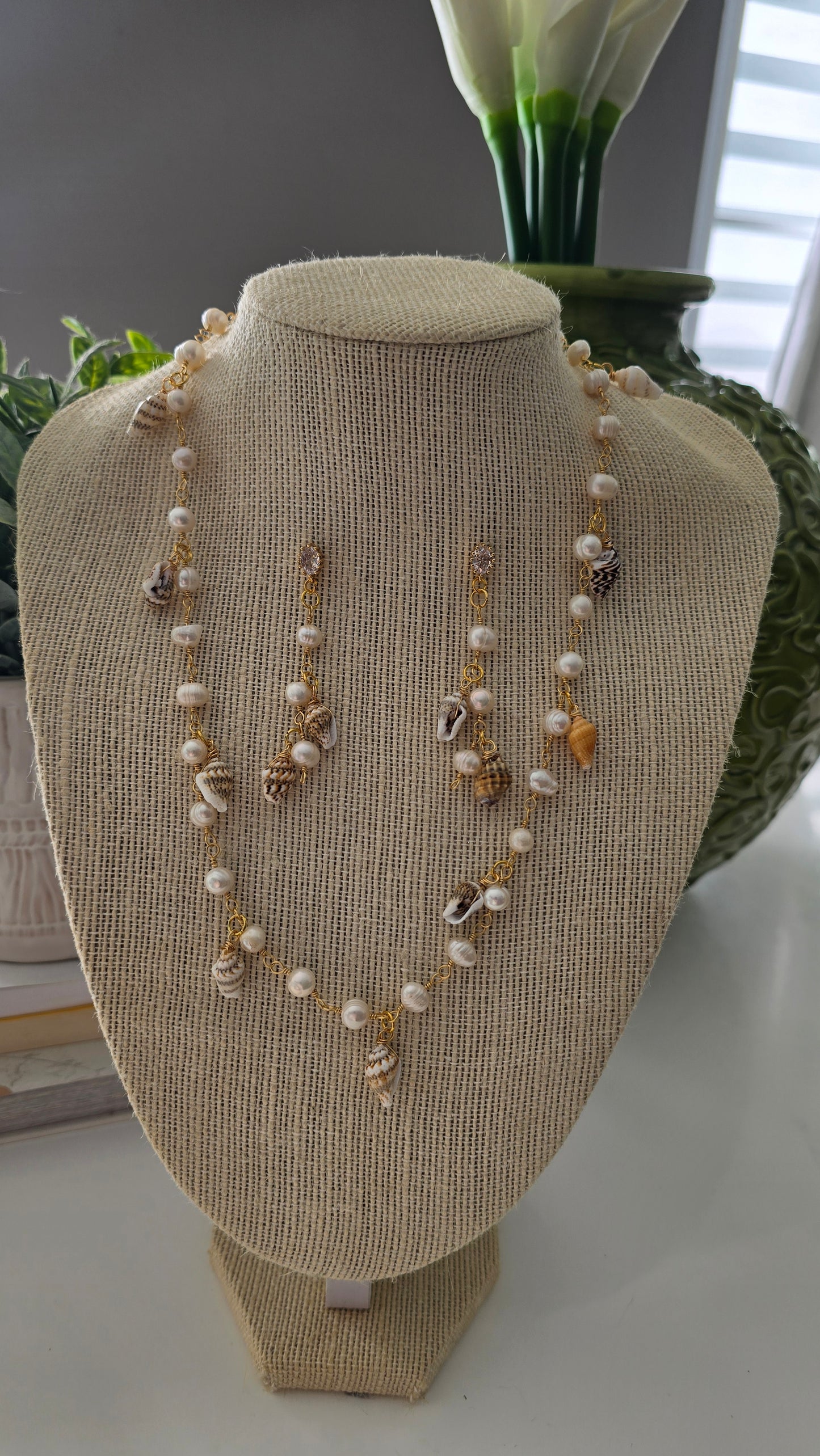 Conjunto de pendientes y collar artesanales verdes