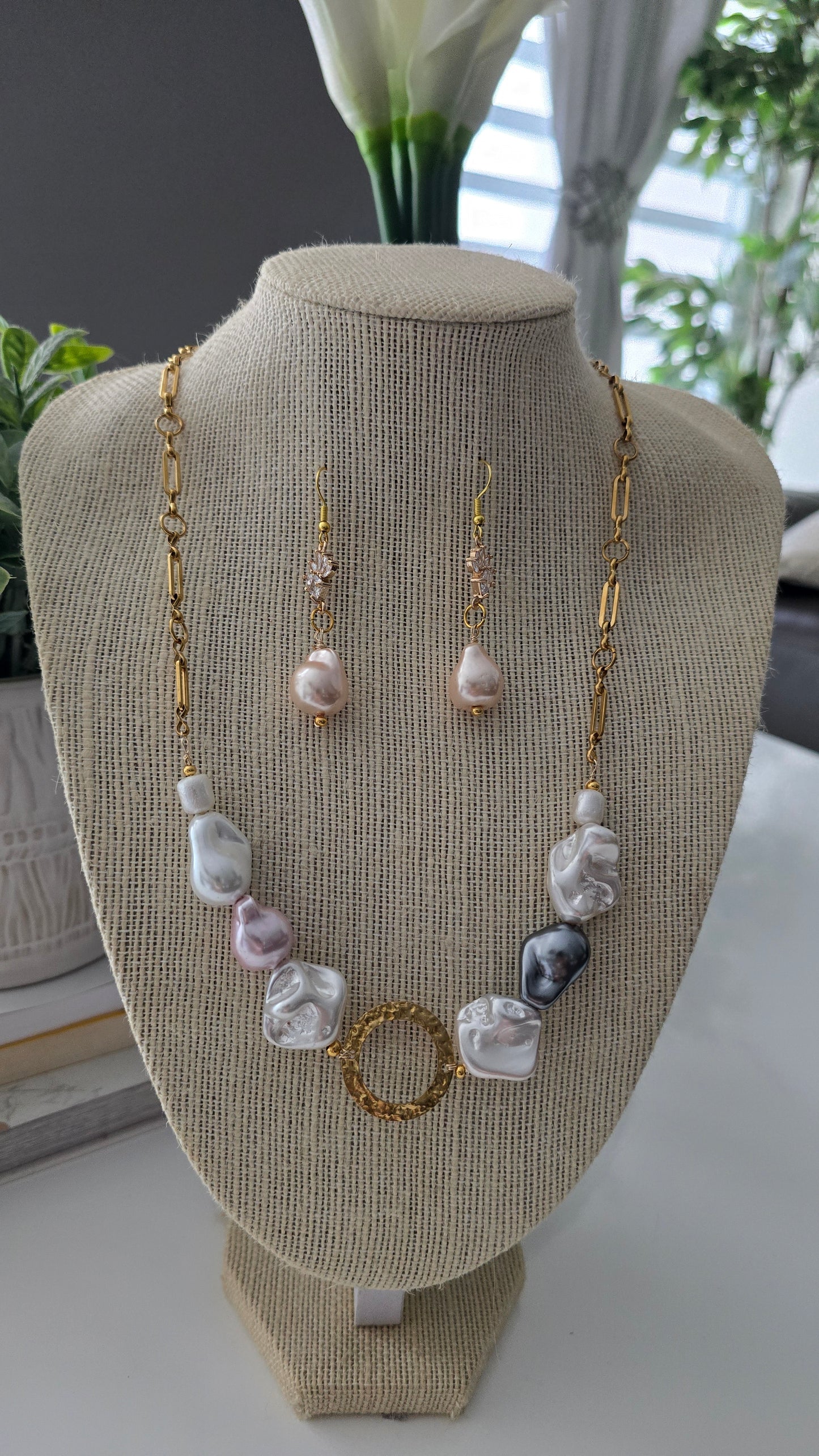 White Pearl Jewelry Set