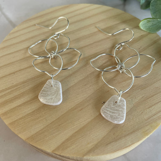 Pendientes artesanales de flores de plata