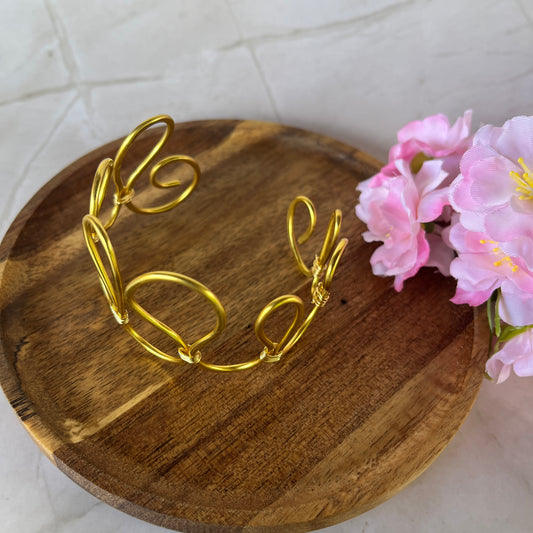 Pendientes redondos de polímero de oro negro